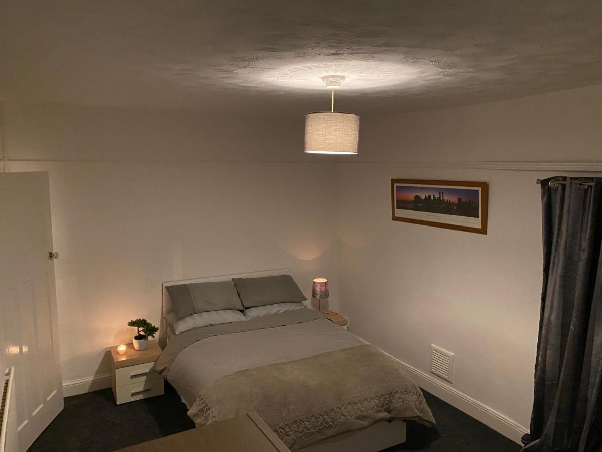 Spacious 2 Bed Apartment, Close To Village Shops 카디프 외부 사진