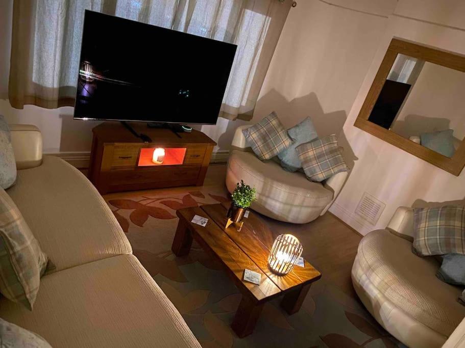 Spacious 2 Bed Apartment, Close To Village Shops 카디프 외부 사진