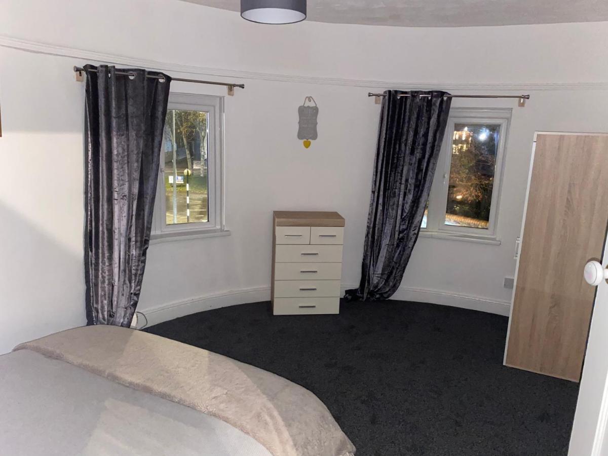 Spacious 2 Bed Apartment, Close To Village Shops 카디프 외부 사진
