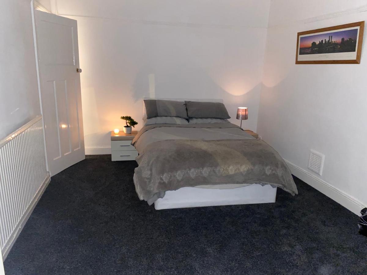 Spacious 2 Bed Apartment, Close To Village Shops 카디프 외부 사진