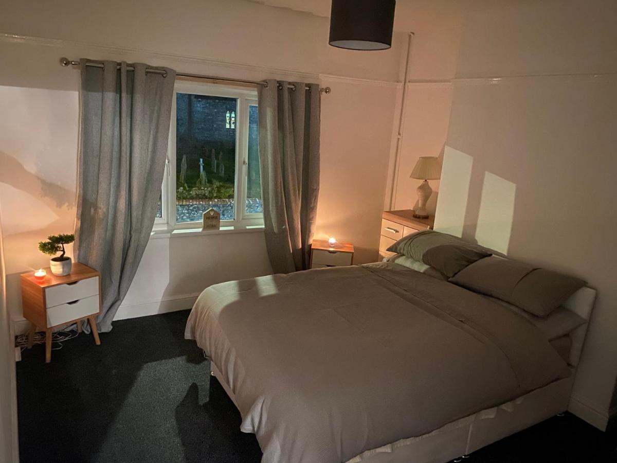 Spacious 2 Bed Apartment, Close To Village Shops 카디프 외부 사진